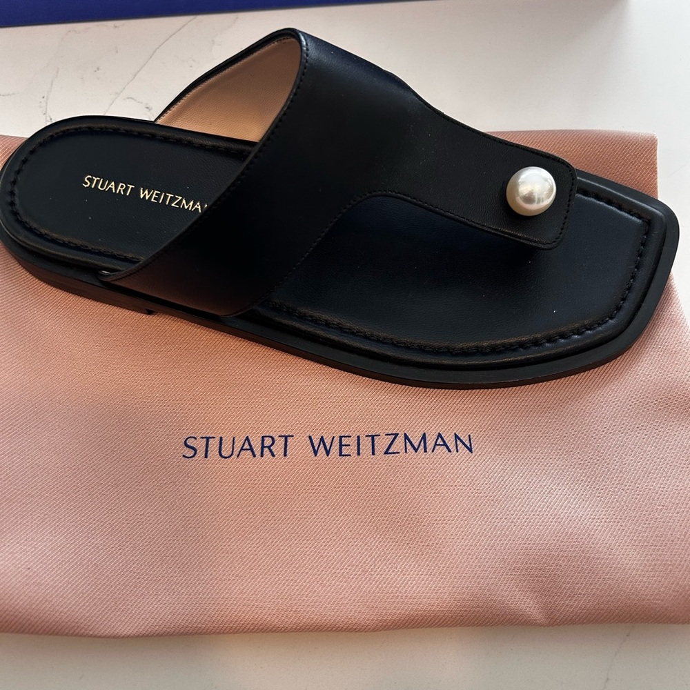 Authentic Brand new in box Stuart Weitzman Goldie flat sandal